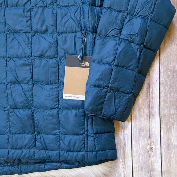 The North Face Men’s ThermoBall Eco Hoodie Jacket - Picture 4 of 9